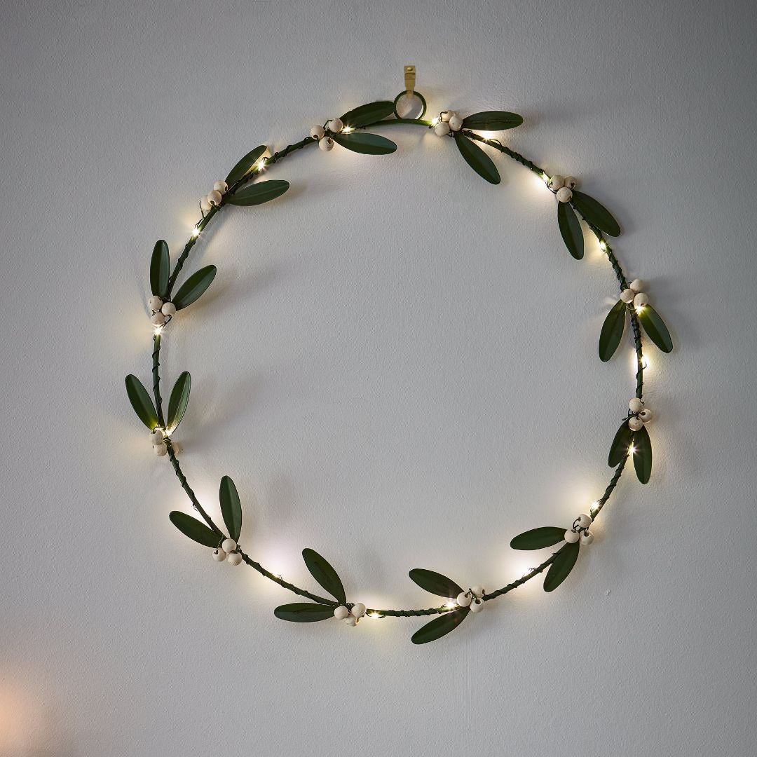 Mistletoe Wreath - sparkle.lighting