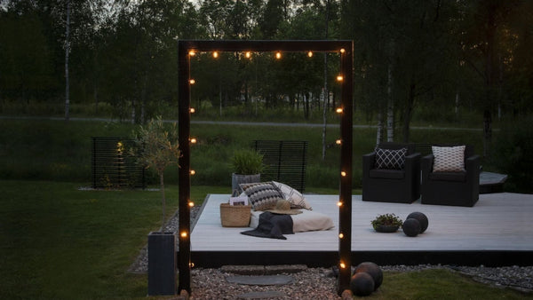 Festoon lighting on patio - sparkle.lighting