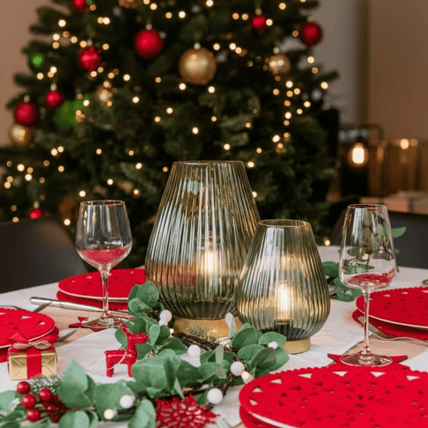 Christmas Emerald Green Glass Lamp and Berry Garland Set - sparkle.lighting