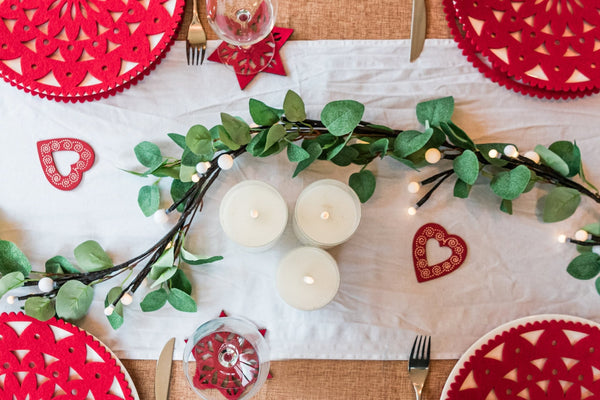 Christmas Emerald Green Glass Lamp and Berry Garland Set - sparkle.lighting