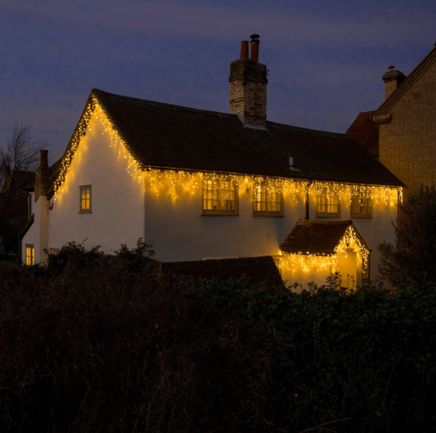 Falling Snow Icicle Lights - sparkle.lighting