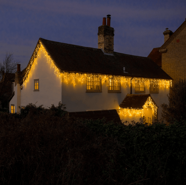 Falling Snow Icicle Lights - sparkle.lighting