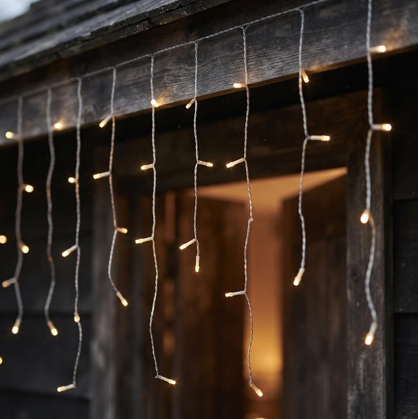 Falling Snow Icicle Lights - sparkle.lighting