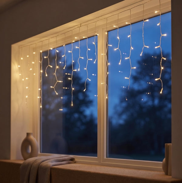 Falling Snow Icicle Lights - sparkle.lighting
