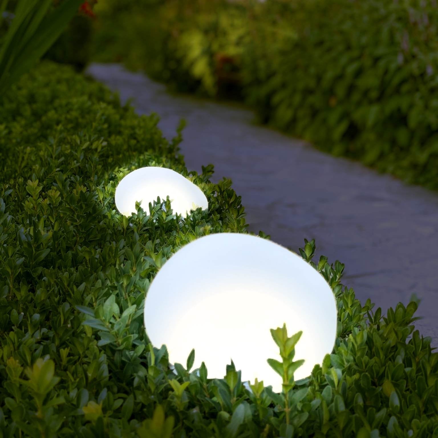 Solar Powered Glass Pebble Light - sparkle.lighting